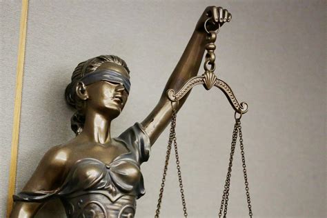 Sexual assault charges dismissed against ‘Girl in the Closet’ .